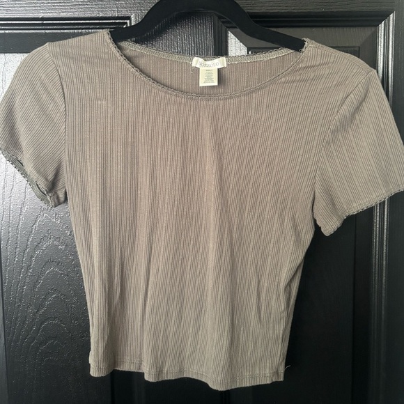 ‼️Price Drop‼️End of Summer Sale‼️ Bozzolo Army Green Cropped Ribbed Tee - Picture 1 of 3